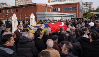 fenerbahce kulubu ogun altiparmak icin toren duzenledi VdatKe5X