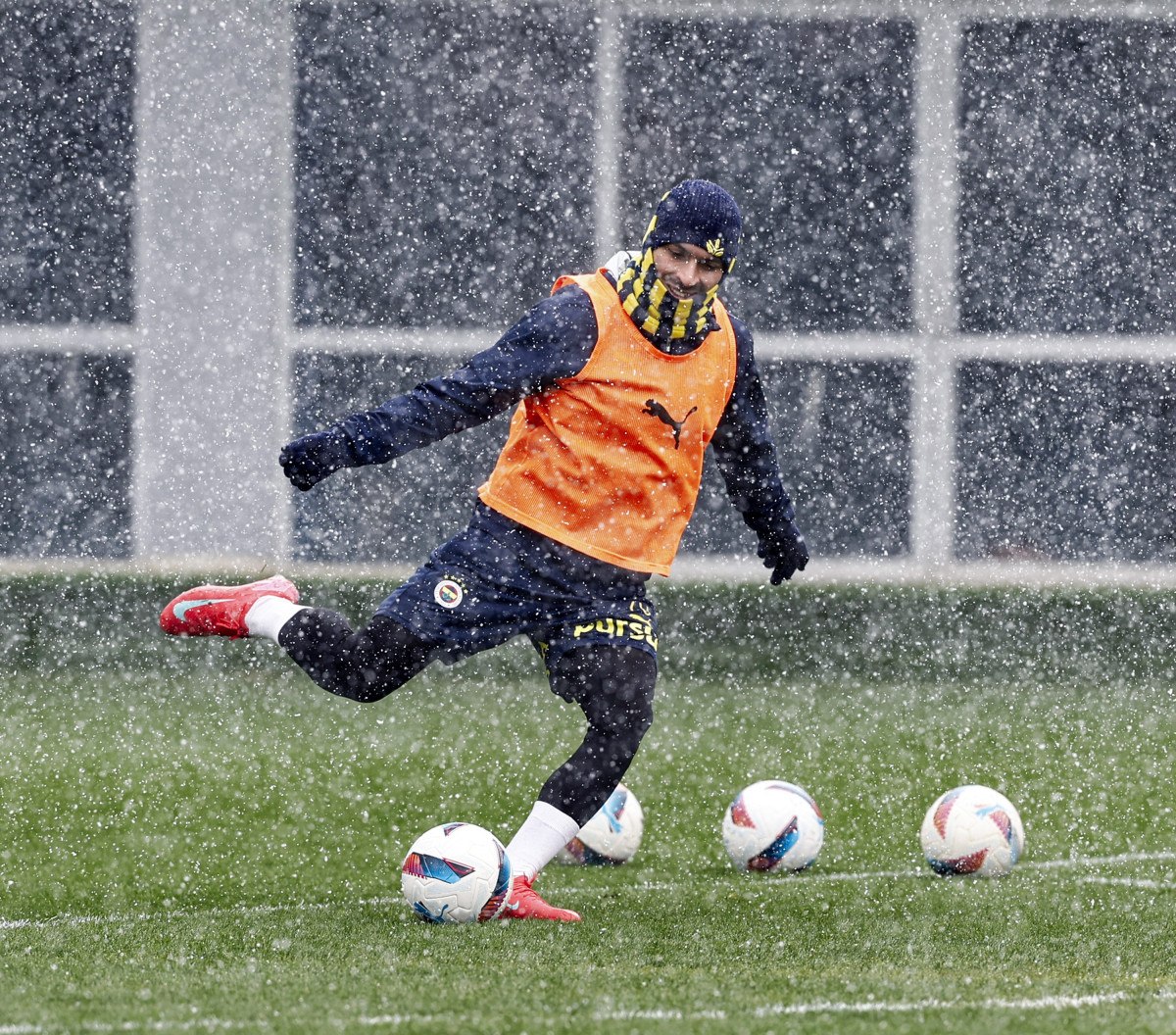 Fenerbahçe'de, Alanyaspor maçının hazırlıkları başladı 4 fenerbahcede alanyaspor macinin hazirliklari basladi 3 BKmMdbk5