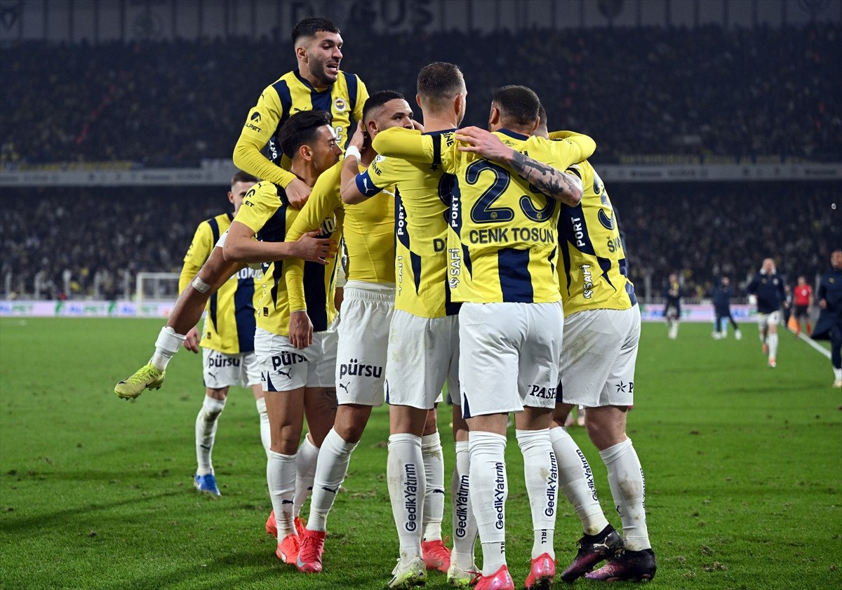 fenerbahcenin golculeri kadikoyu bayram yerine cevirdi 0 JY7zh1ER