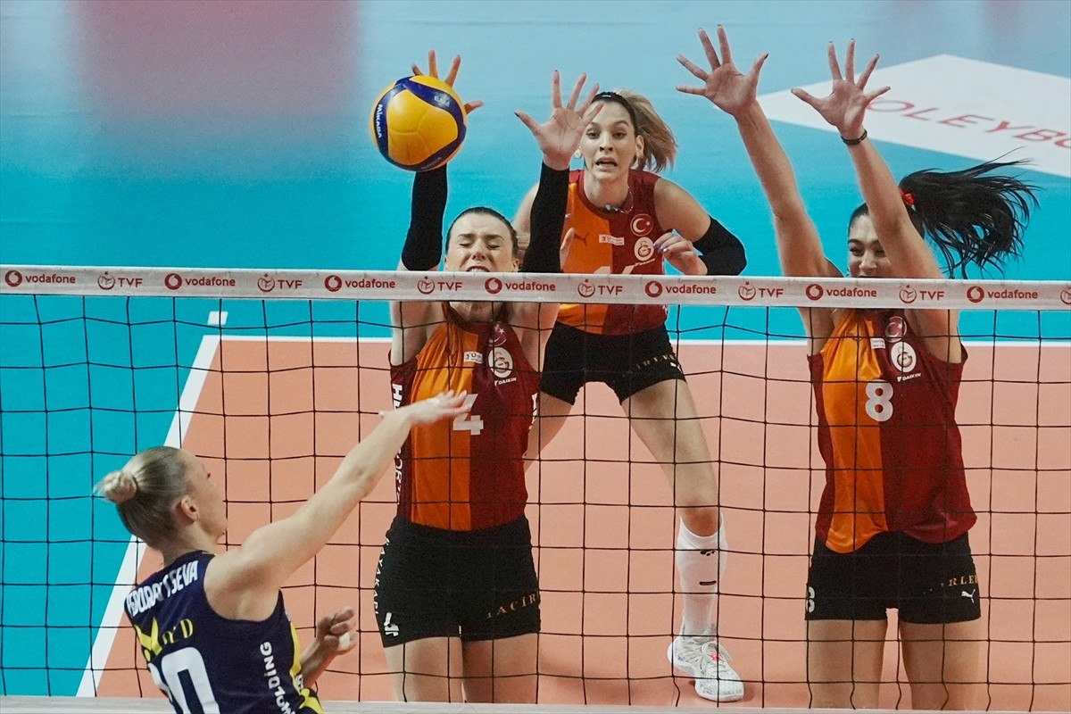 file derbisinde fenerbahce galatasarayi devirdi 2