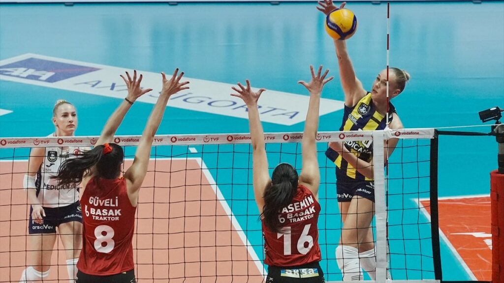 file derbisinde fenerbahce galatasarayi devirdi au9qAk9y