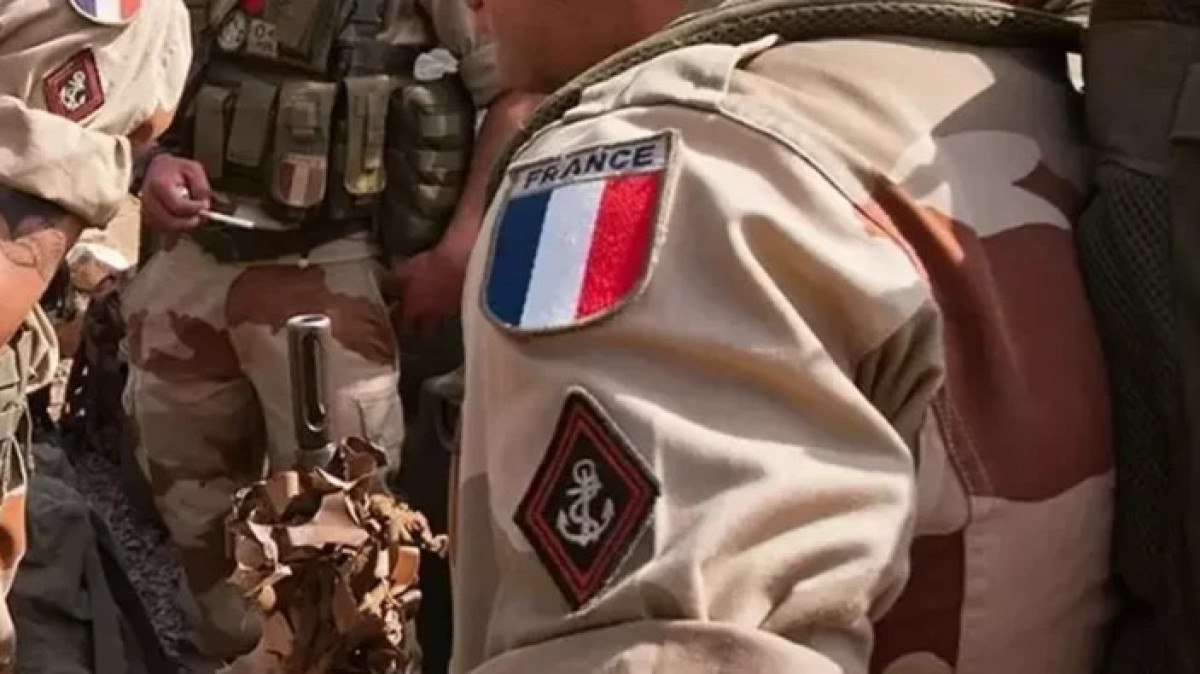 fransa caddaki son askeri ussunu de orduya devretti 1 Sb4OXf6z