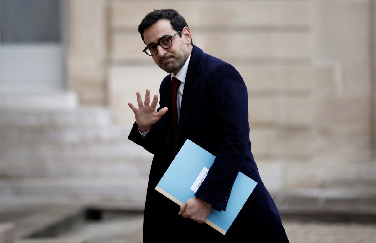 fransa gronlanda askeri birlik gondermeyecegini acikladi 1 bMUIshFC