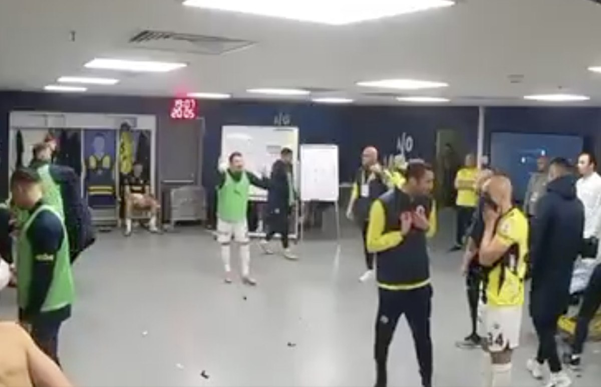 galatasaraydan mert hakan yandas gondermesi 0 EvL3W9fD