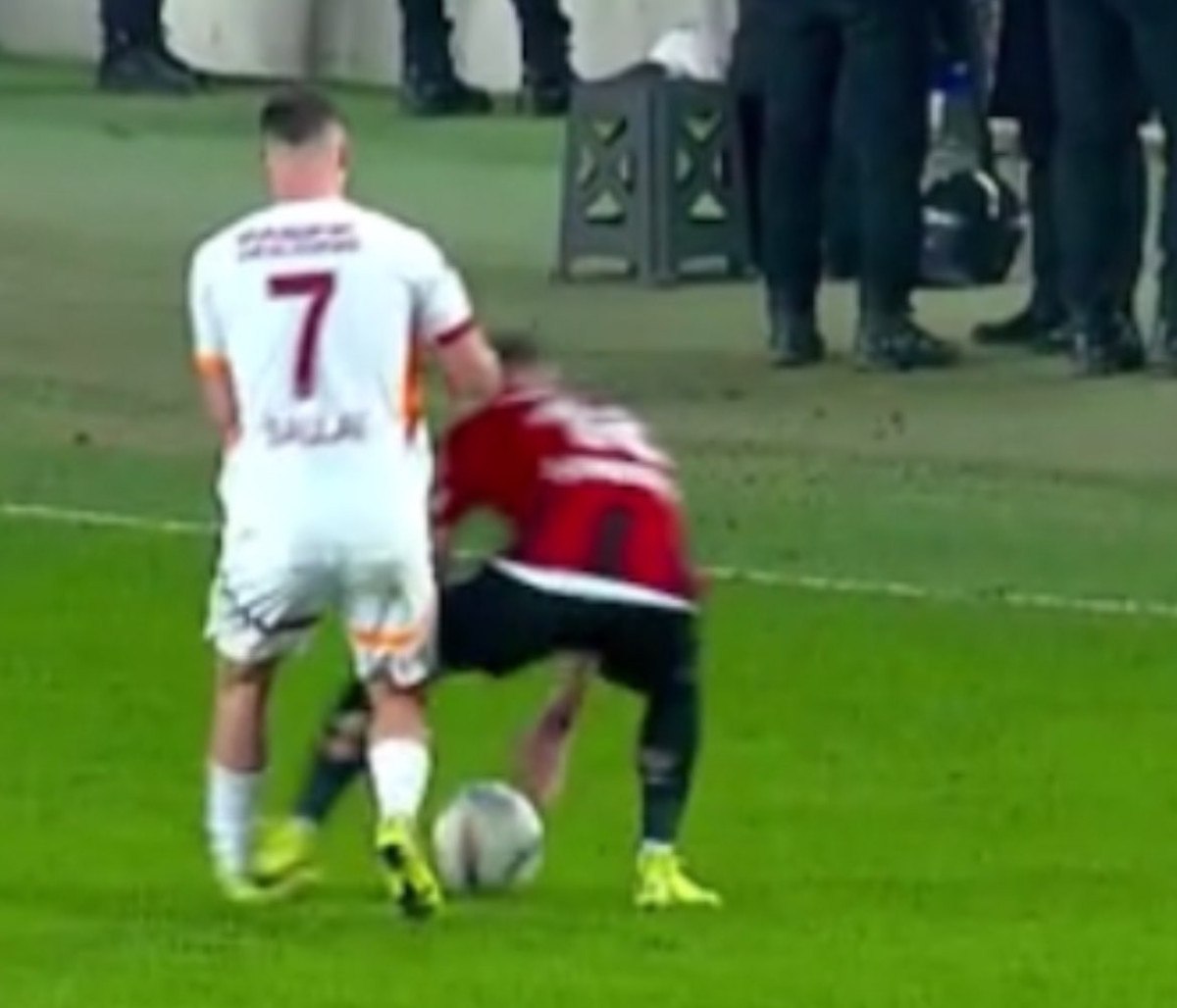 Galatasaray'ın kırmızı kart beklentisi! 1 galatasarayin kirmizi kart beklentisi 0 HvCPEjPi