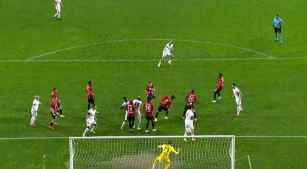 Gaziantep FK - Galatasaray maçının tartışmalı pozisyonlarını hakem yorumcuları değerlendirdi 1 gaziantep fk galatasaray macinin tartismali pozisyonlarini hakem yorumculari degerlendirdi 0 lAzzhykT