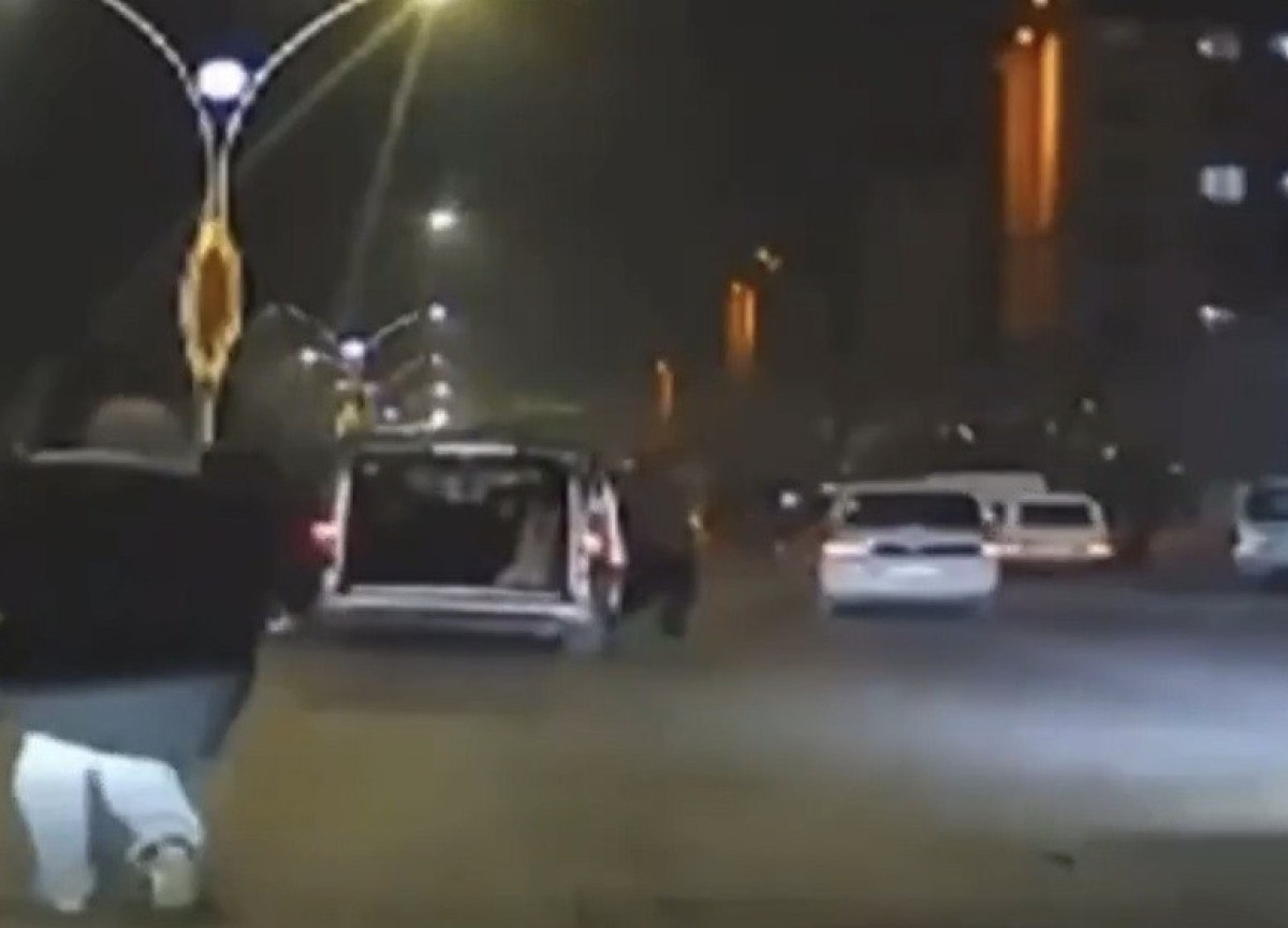 gaziantepte seyir halindeki aracin bagajindan yola dustu 1 Ps4qOnpb