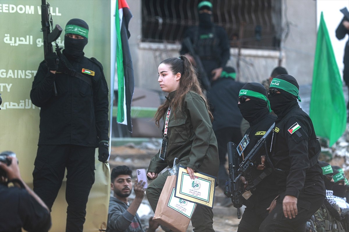 gazzede ucuncu rehine takasi hamas esirleri teslim etti 5 UO4YyPWz