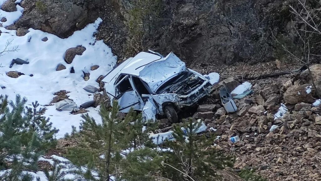 gumushanede otomobil ucuruma devrildi 1 olu LqPspeJe