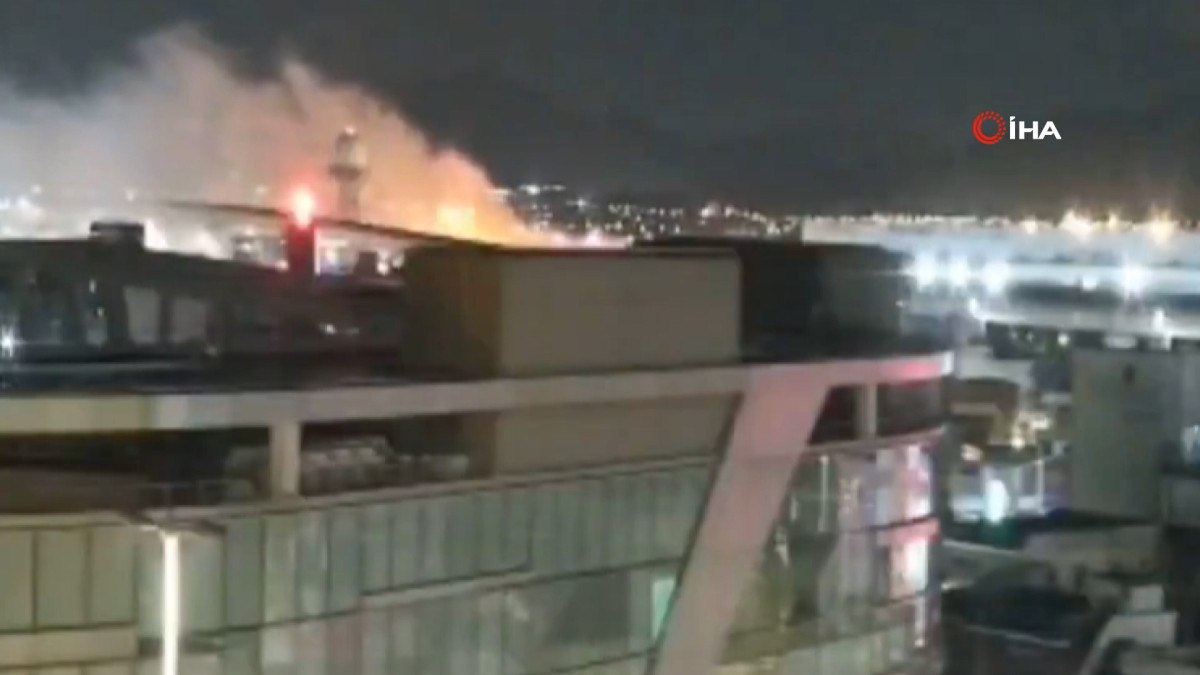 guney korede havalimanindaki yolcu ucaginda yangin 0 hfWR8lAA