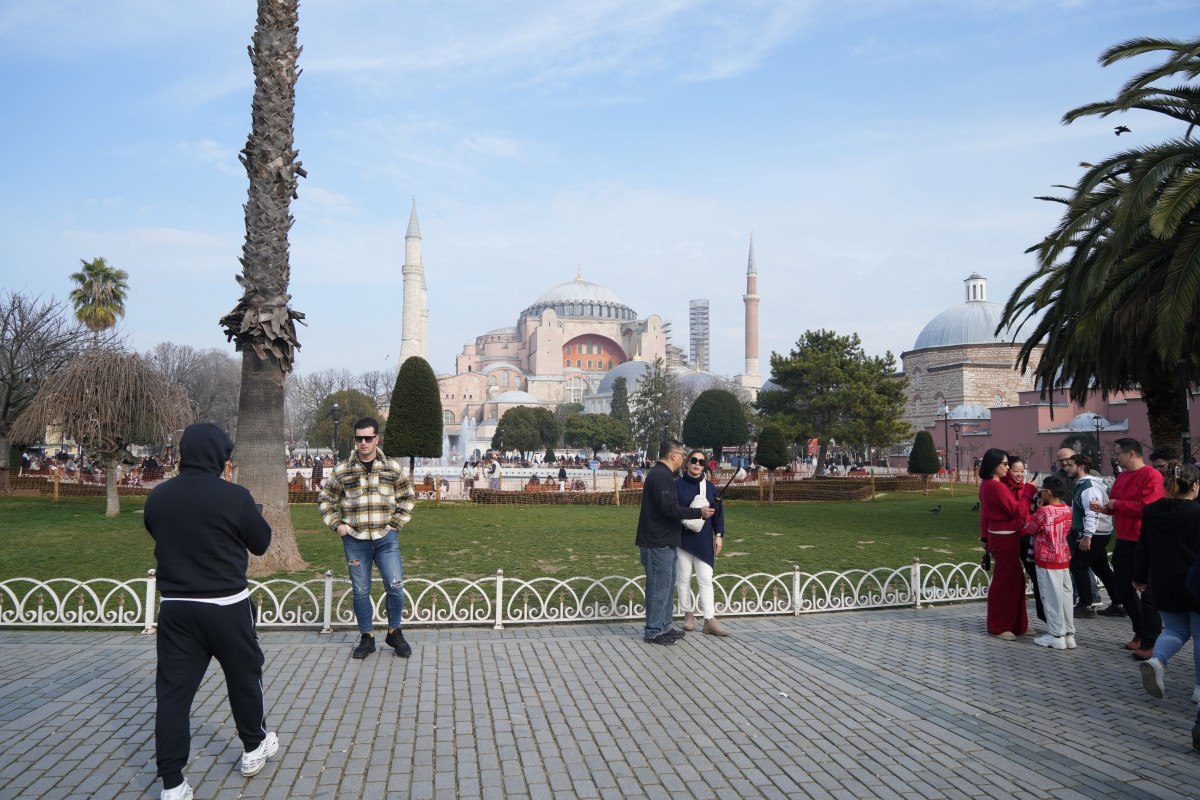 guzel havayi firsat bilenler ayasofya camiine akin etti 1 dz98utiQ