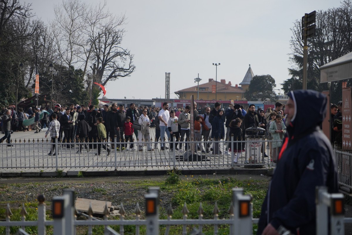 guzel havayi firsat bilenler ayasofya camiine akin etti 3