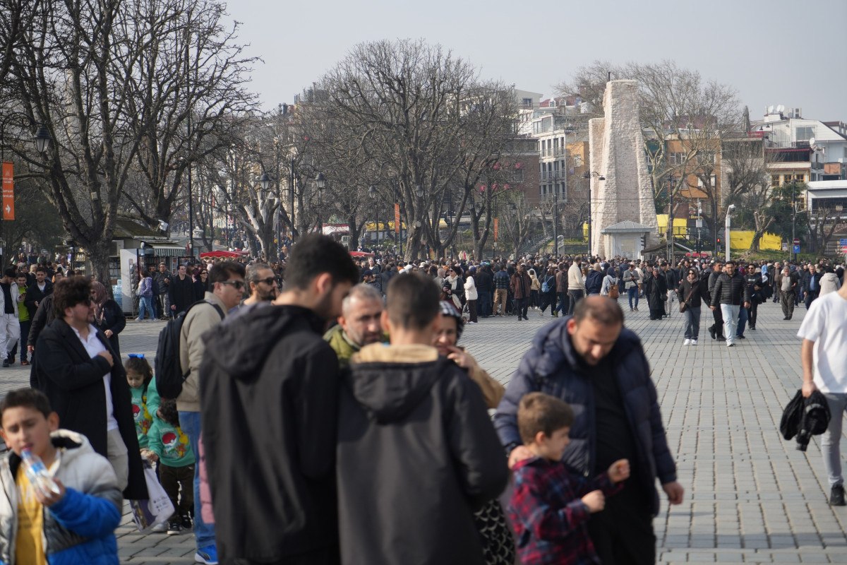 guzel havayi firsat bilenler ayasofya camiine akin etti 4