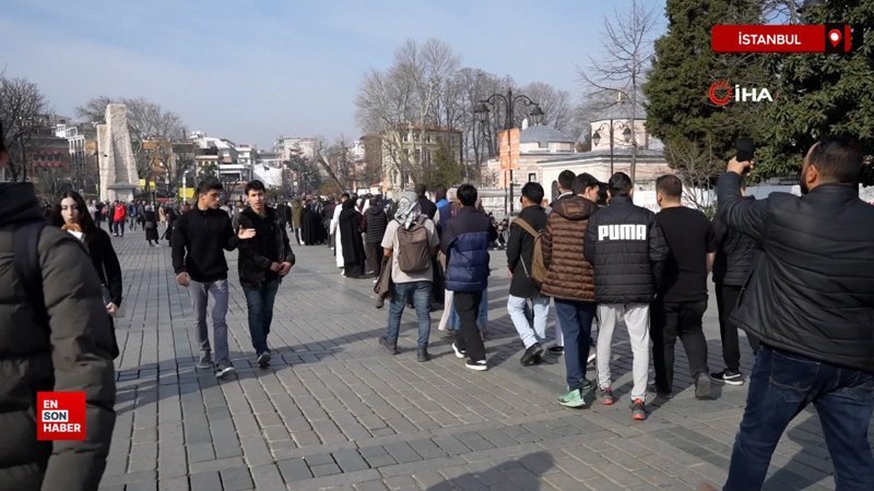 guzel havayi firsat bilenler ayasofya camiine akin etti