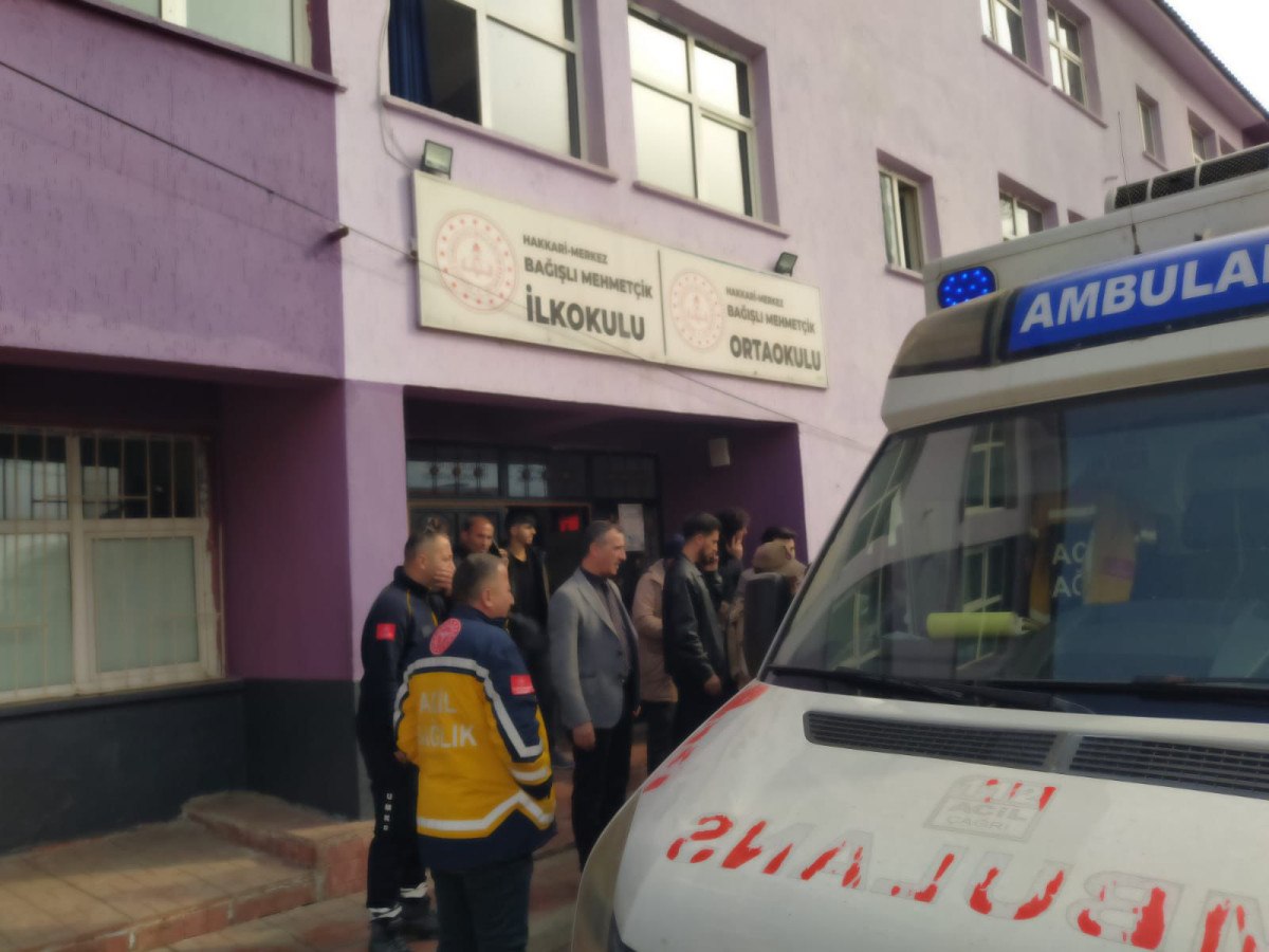 hakkaride 34 ogrenci yedikleri yemekten zehirlendi 0 g9d91DKX