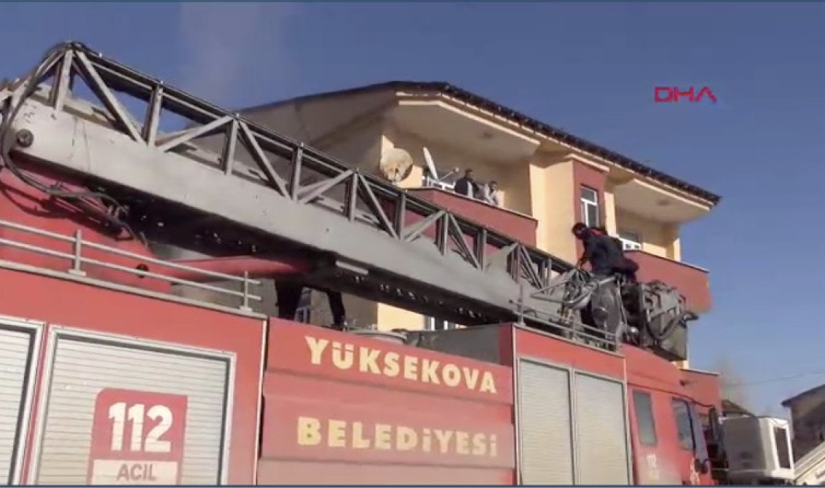 Hakkari'de yangın paniği: 7 kişi dumandan etkilendi 1 hakkaride yangin panigi 7 kisi dumandan etkilendi 0 qZ2O2qYp