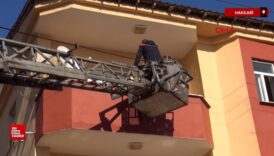 hakkaride yanginda dumandan etkilenen 3u cocuk 7 kisiyi itfaiye kurtardi S6neM8Sq