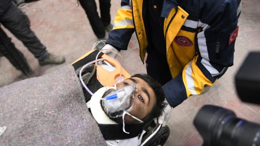 hatayda 260 saat enkaz altinda kalan depremzede konustu kendi idrarimla beslendim l6i4Gilv