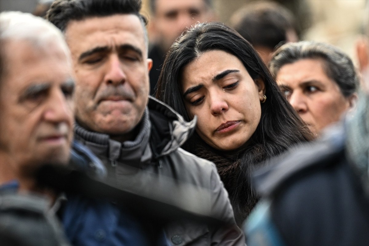 hatayda depremde olenler icin kilise enkazi onunde ayin yapildi 4 wgzLiVaD