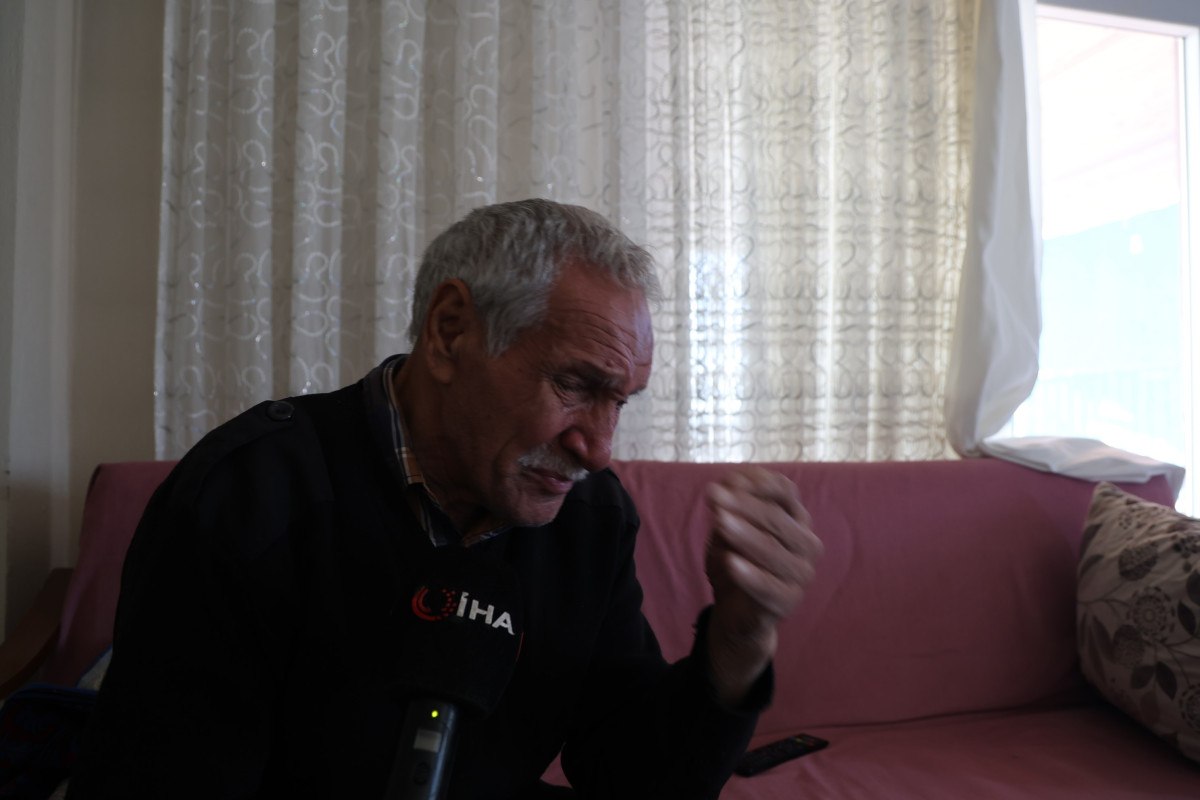 hatayda enkazdan cenazesini cikardigi kizinin mezarini ziyaret etti kizim kalk ben geldim 1 uXA7UhJR