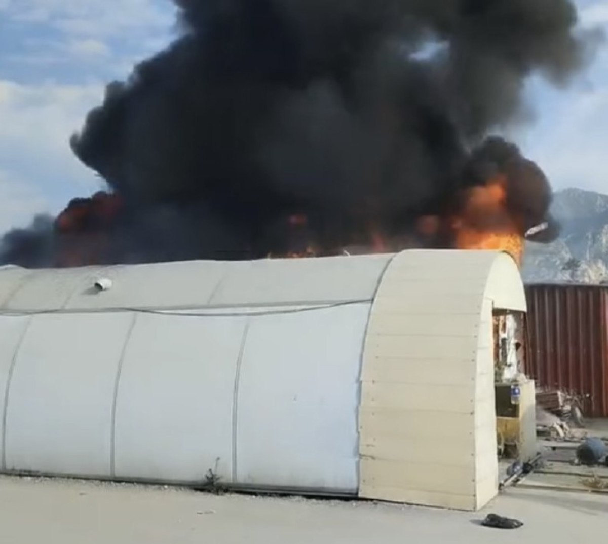 hatayda konteyner kentte yangin 2