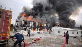 hatayda konteyner yemekhane alevlere teslim oldu BW1PZmbq