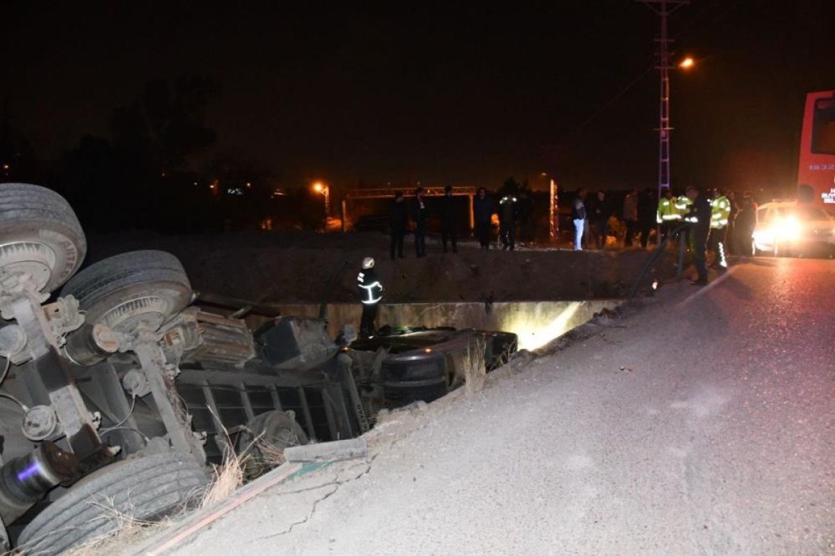 hatayda kopruden ucan tirin surucusu araci birakip kayiplara karisti 0