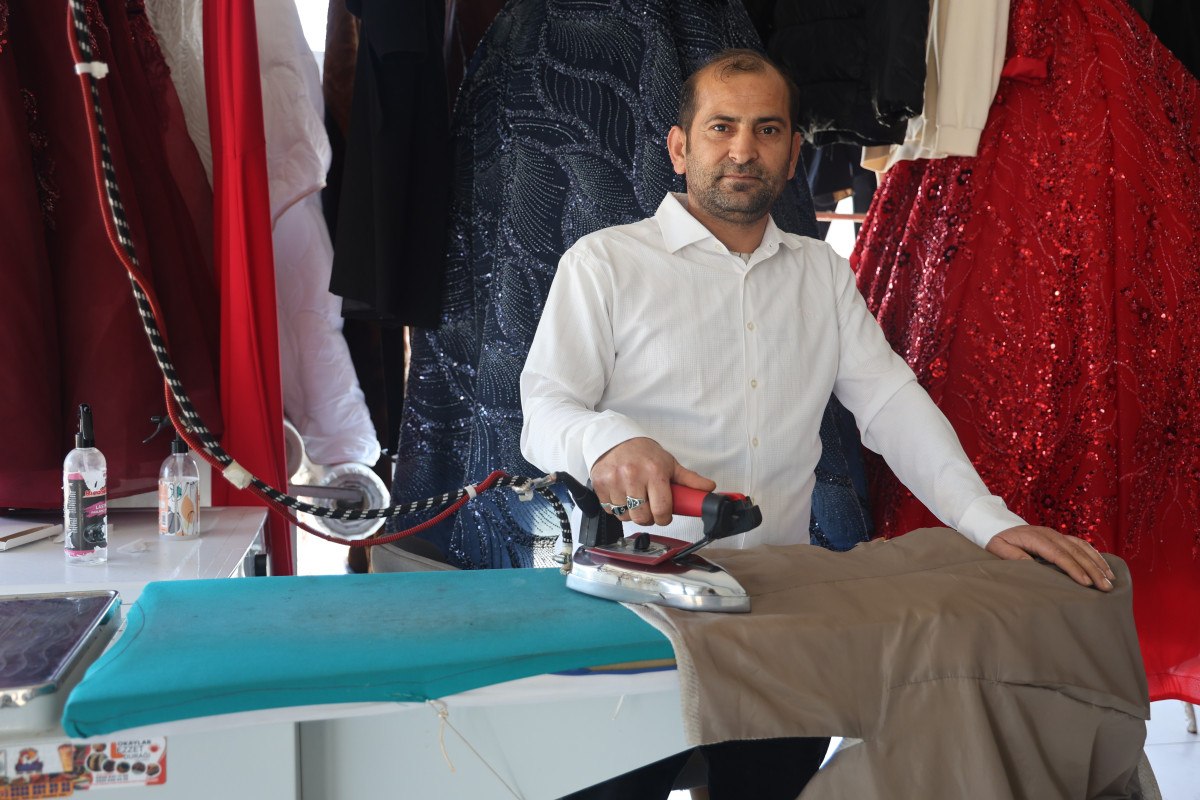 hatayda kuru temizlemeci yikadigi ceketin cebinde desteyle para buldu 1 n3Mvglga