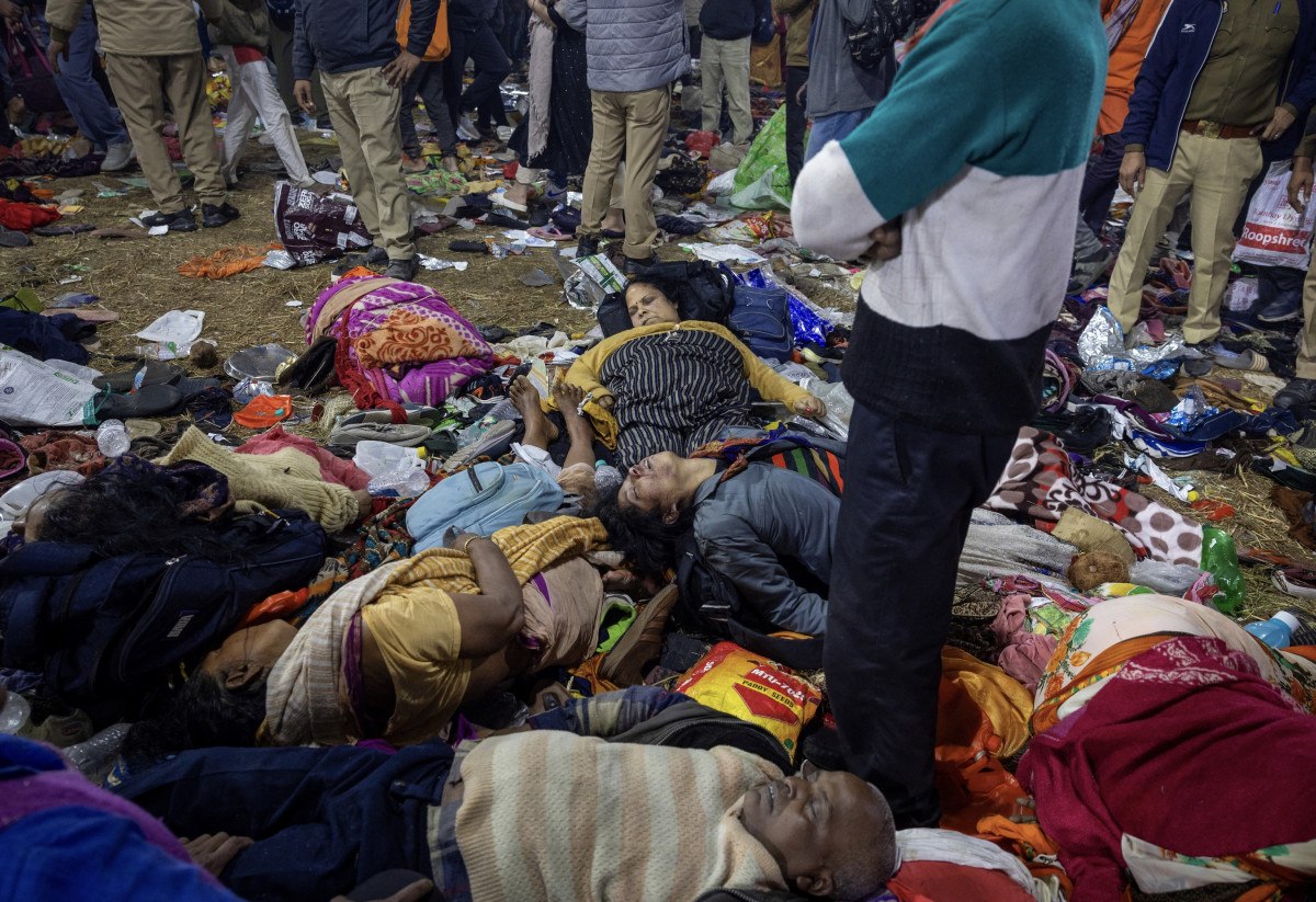 hindistanda dini festivalde izdiham cikti 10 kisi yasamini yitirdi 5 TqsSWGs9