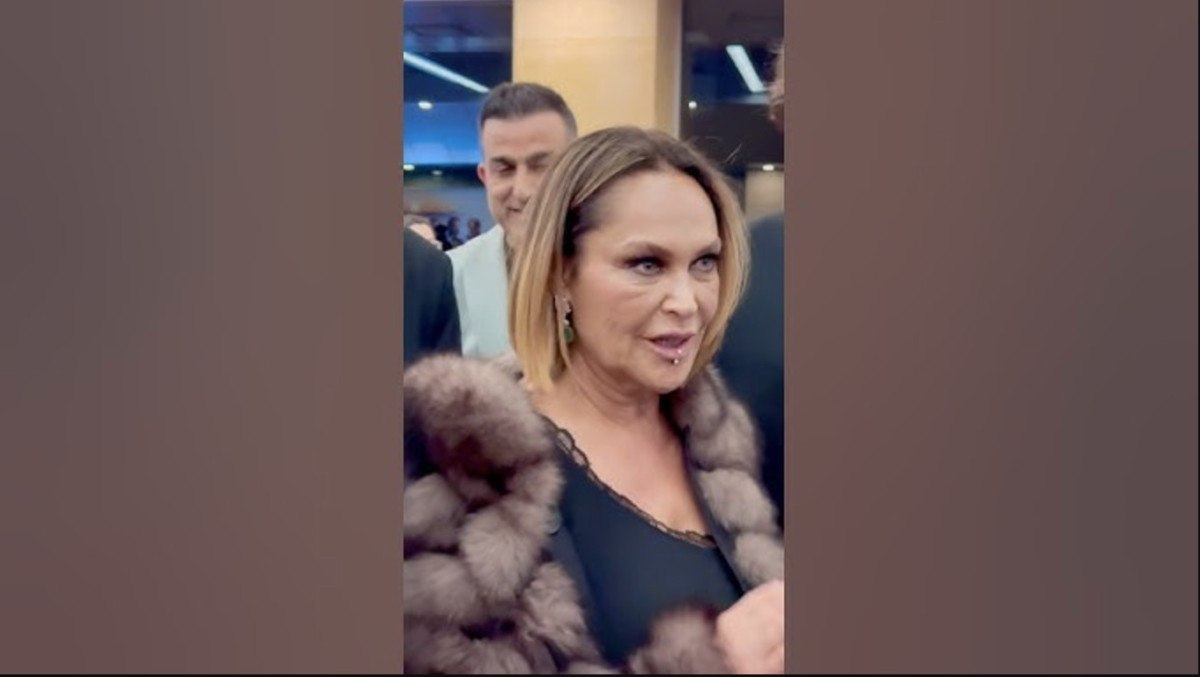 hulya avsar dudagina piercing taktirdi gala halleri sosyal medyada cok konusuldu 2