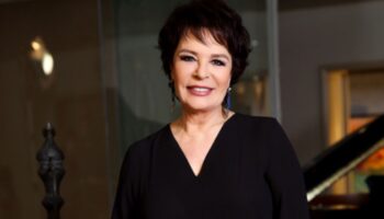 hulya kocyigit filiz akinin saglik durumu hakkinda bilgi verdi nwsdbT47