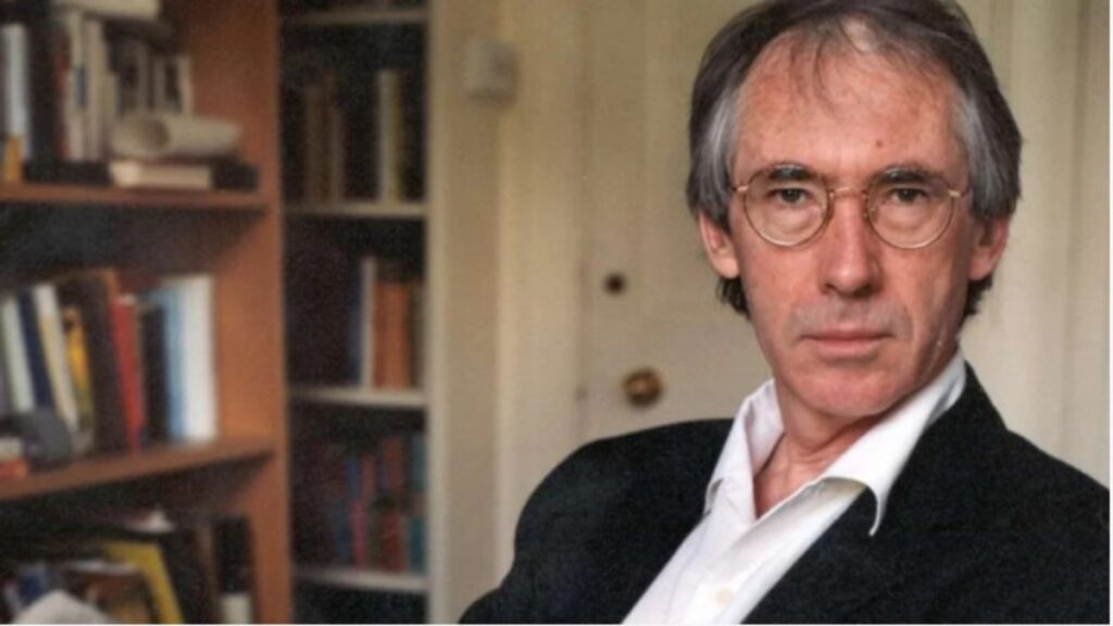 ian mcewan findik kabugu ile ne kadar sira disi bir yazar oldugunu gosteriyor dzmuXxGU