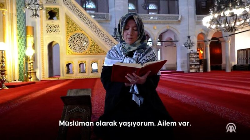 imam hatip lisesinde japonca ogretmeni satoko boz trO53cWm