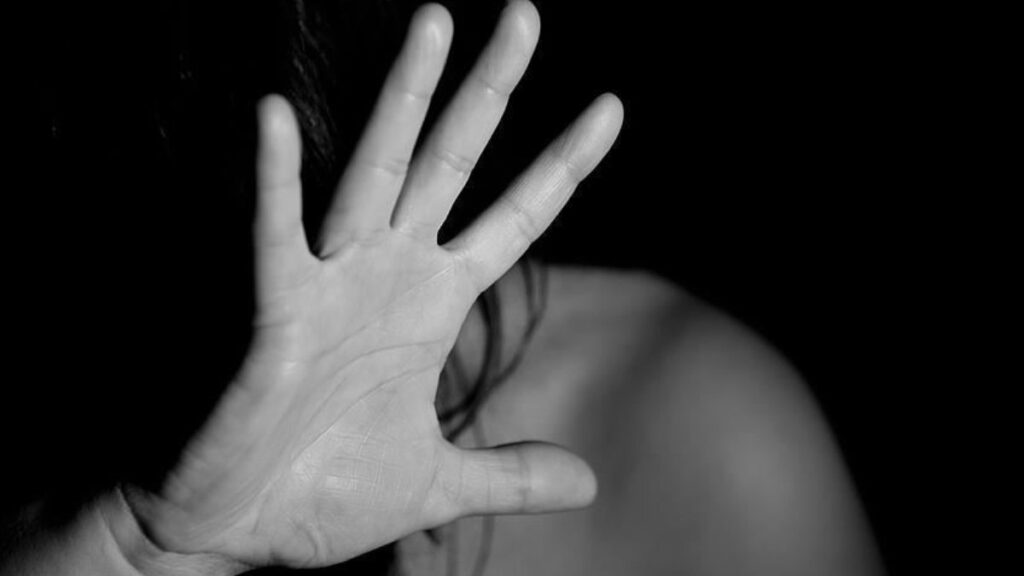 ingilterede kadina ve kiz cocuguna siddette artis 6RMCvSJM