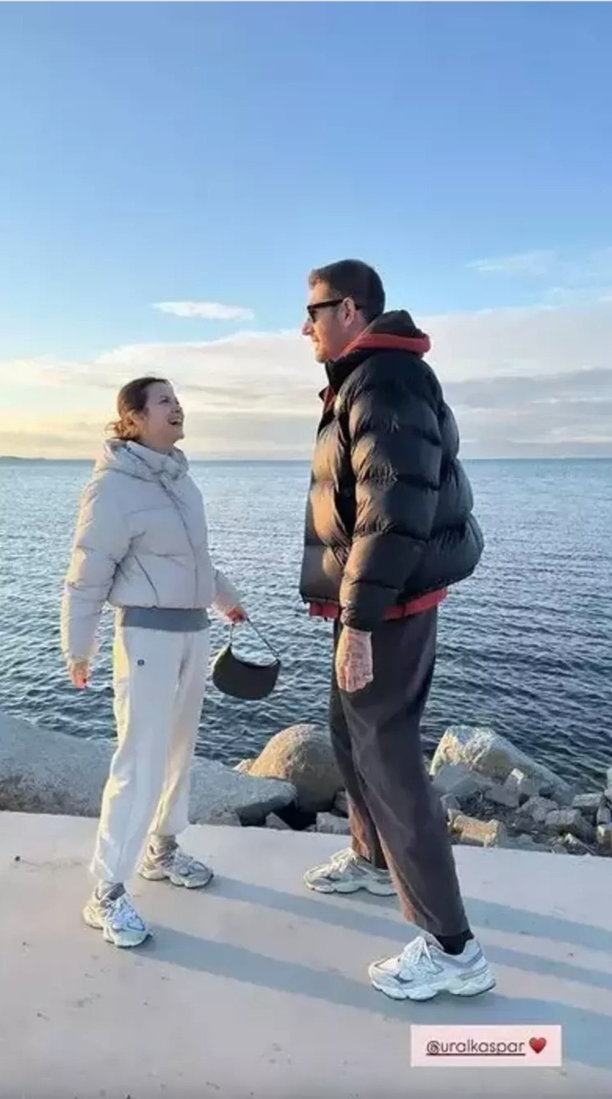 irem helvacioglu ve esi ural kaspar aska geldi romantik paylasimlarina yorum yagdi 0 sk3dRdCS