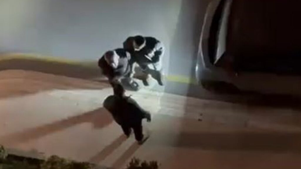 istanbul beylikduzunde guvenlik gorevlisine silahli tehdide tutuklama YWDRrCwB