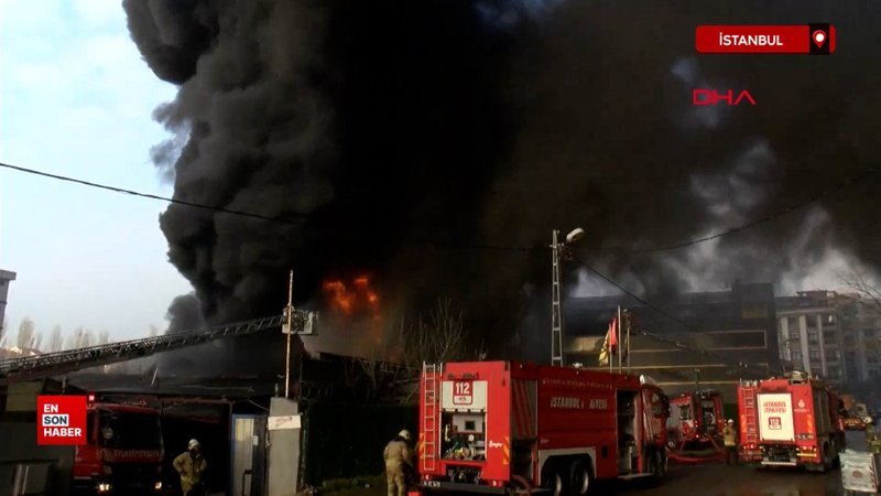 istanbul cekmekoyde lastik deposunda yangin