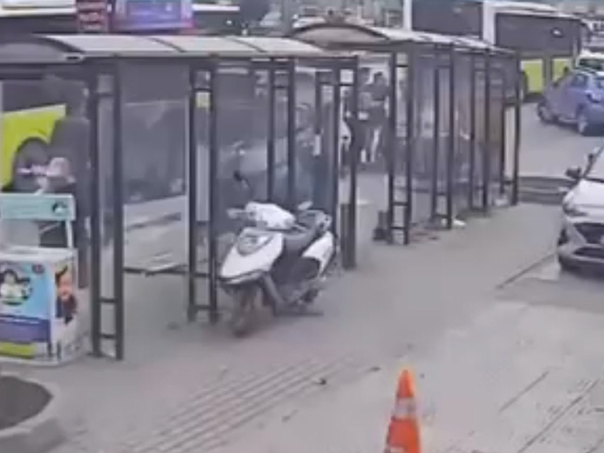 istanbul fatihte yardim kutusunu calmaya kalkan sahis darbedildi 1 vwybuzK9