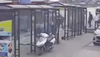 istanbul fatihte yardim kutusunu calmaya kalkan sahis darbedildi P5VWD8Or