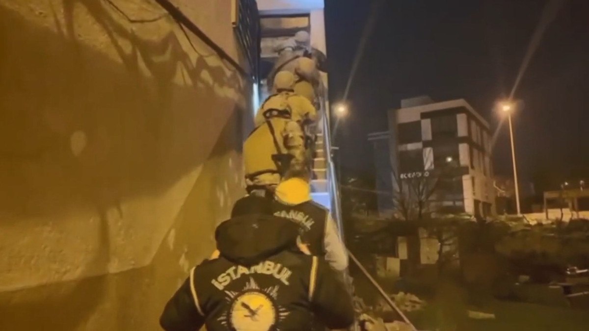 istanbulda aldatilan kadindan iskenceli tuzak 11 kisi gozaltina alindi 0 EOOmpMPB