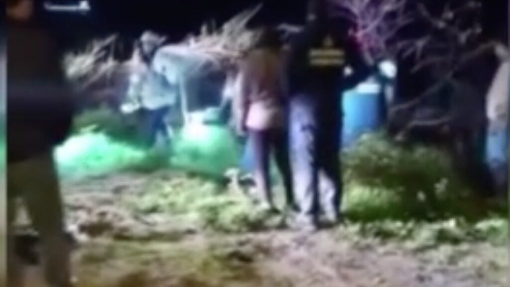 istanbulda alkollu sahis fotograf cekinmek isterken canindan oluyordu 3UD73CgH