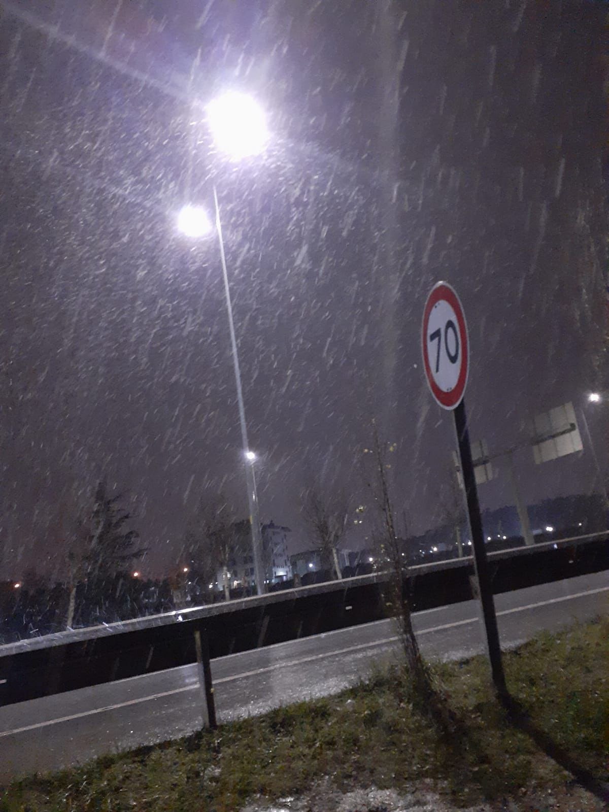 İstanbul'da beklenen kar yağışı başladı 4 istanbulda beklenen kar yagisi basladi 3 dnpZzOsm