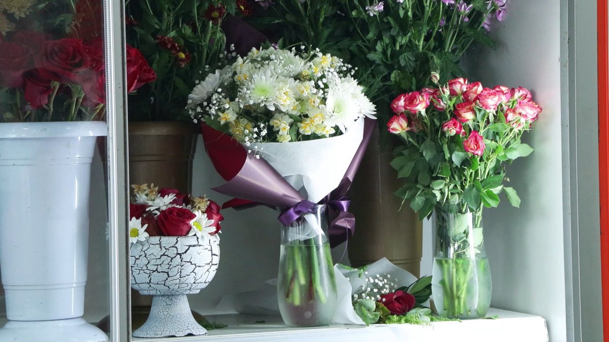 istanbulda cicekciyi dolandiran damat 86 adet celenk siparisi verdi 2 aXXTNbDi