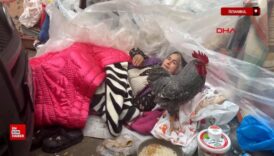 istanbulda cop evdeki esyalarini icra memurlarindan kacirmaya calisti LBYvrvUO