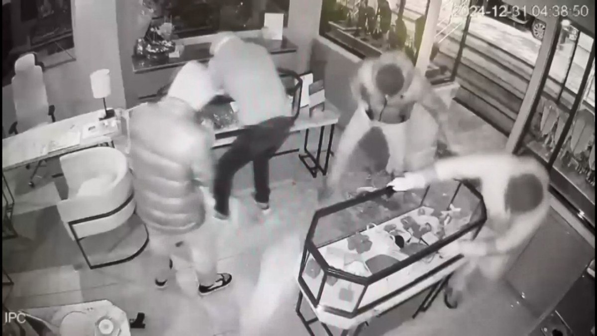 istanbulda girdikleri kuyumcuda 4 milyonluk soygun yaptilar 2 rR7e9cBK