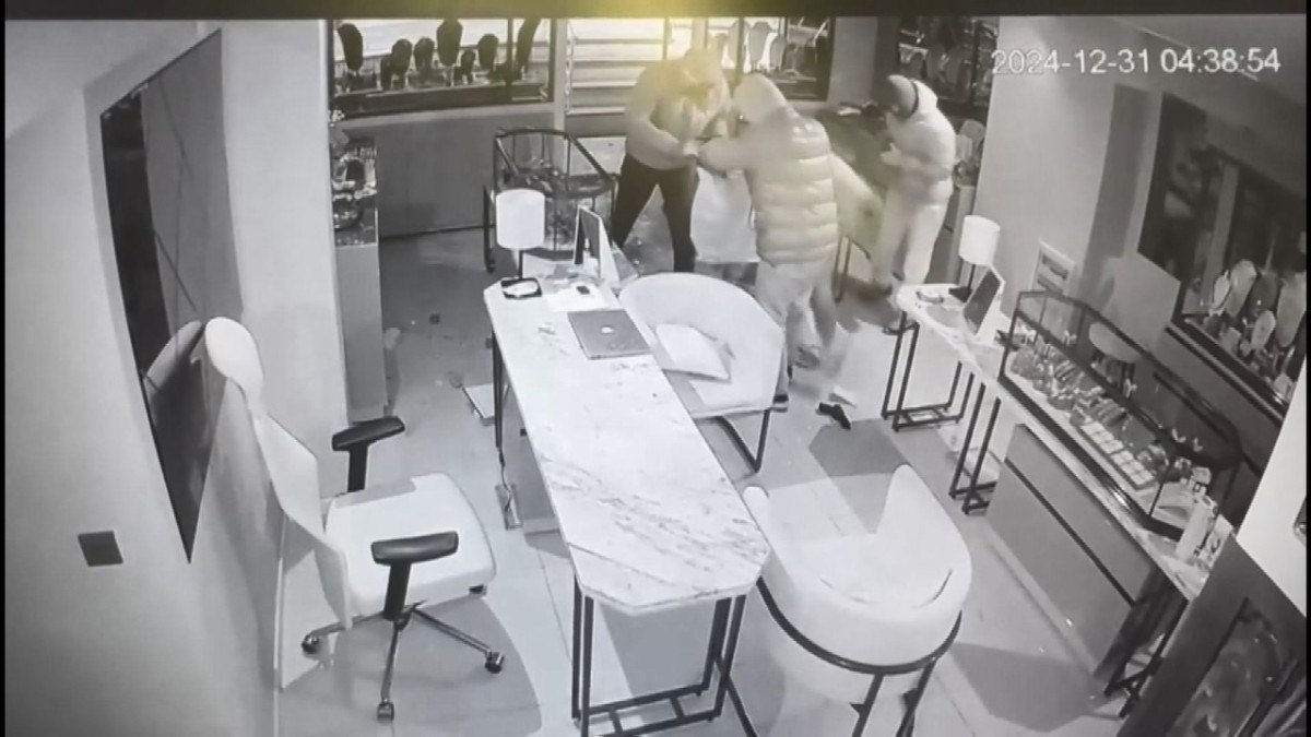 istanbulda girdikleri kuyumcuda 4 milyonluk soygun yaptilar 3 2jqjmsEA