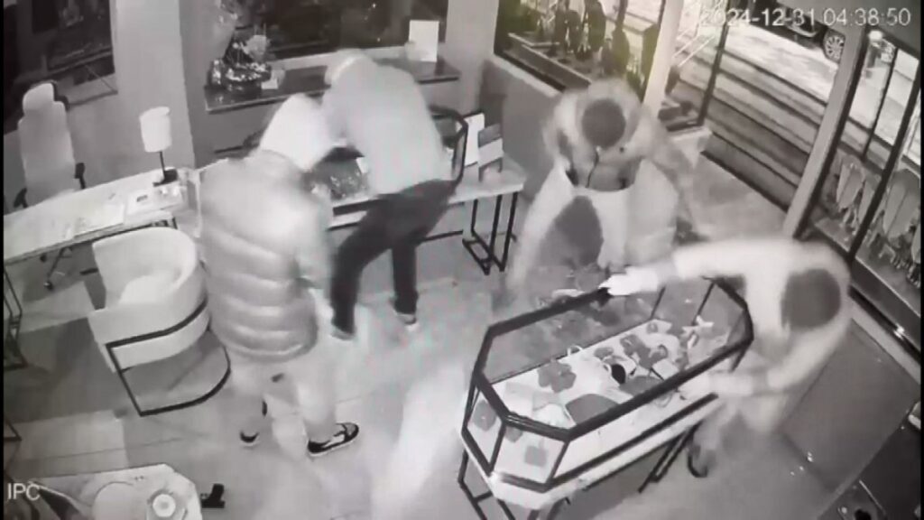 istanbulda girdikleri kuyumcuda 4 milyonluk soygun yaptilar 7nCvSuXk