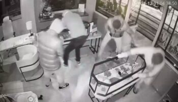 istanbulda girdikleri kuyumcuda 4 milyonluk soygun yaptilar 7nCvSuXk