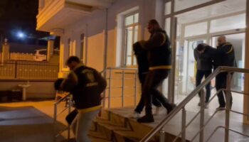 istanbulda is yerini kursunladiklari arkadaslarindan helallik istediler aMFs1n8V