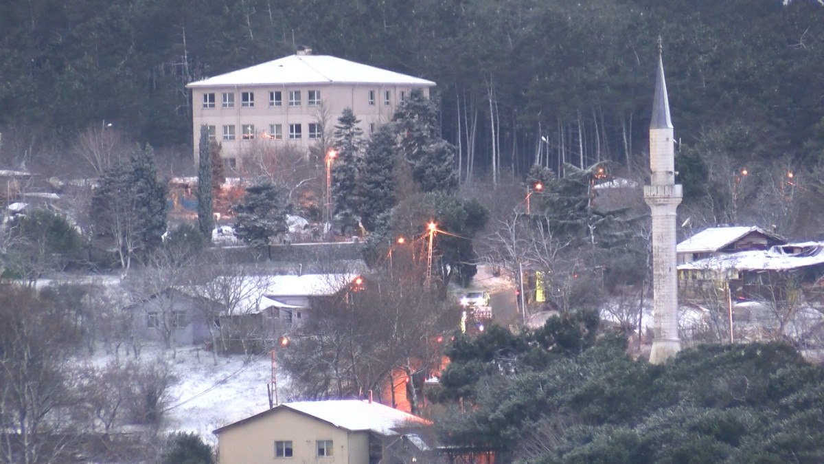 istanbulda kar yagisi etkisini surduruyor 14 hrtEDmUX